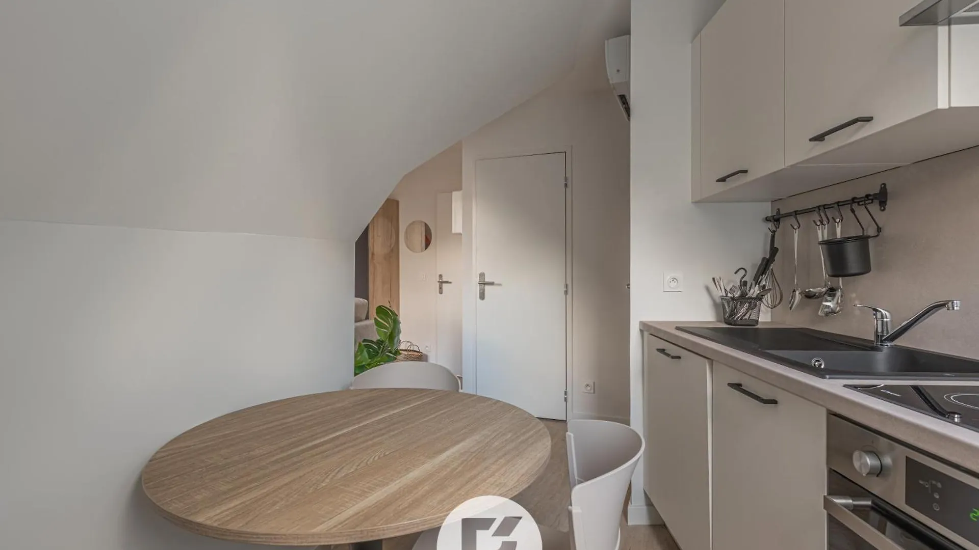 R'Apparts Le Palazzo Grenoble 0*,  France