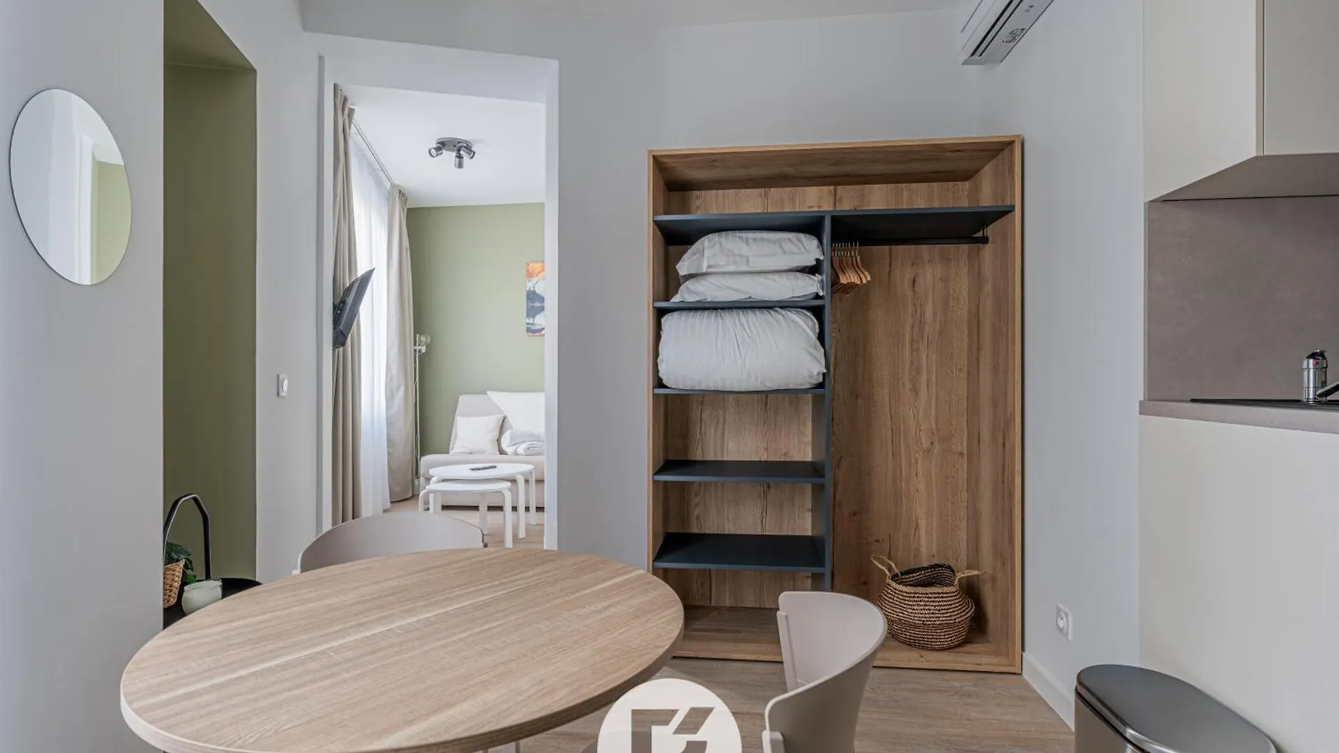 R'Apparts Le Palazzo Grenoble Apartment