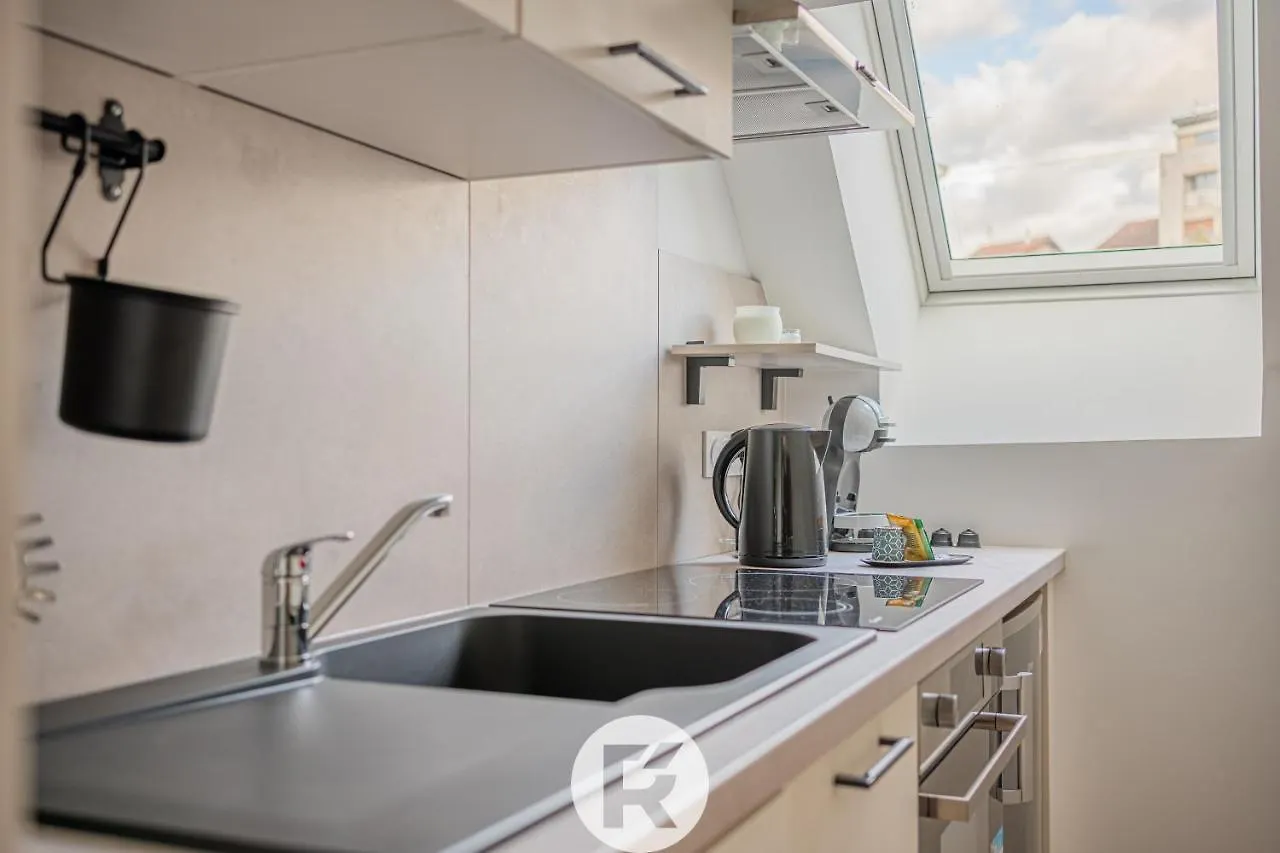 R'Apparts Le Palazzo Grenoble Apartment